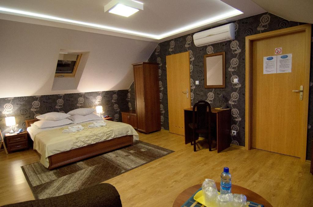 Hotelik Gosciniec Pod Sosnami Drzonkow Zielona Góra Camera foto